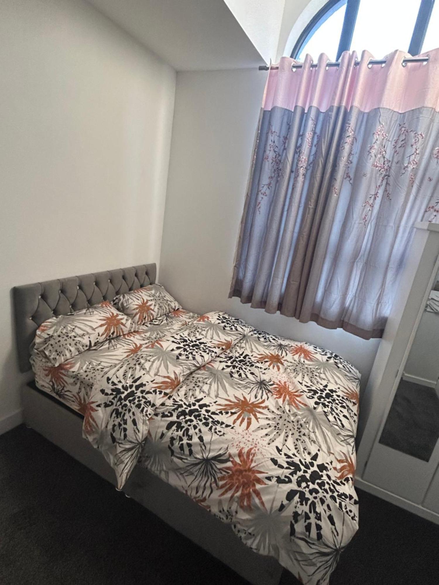 Lovely 1 Bed Apartment In Salford マンチェスター エクステリア 写真