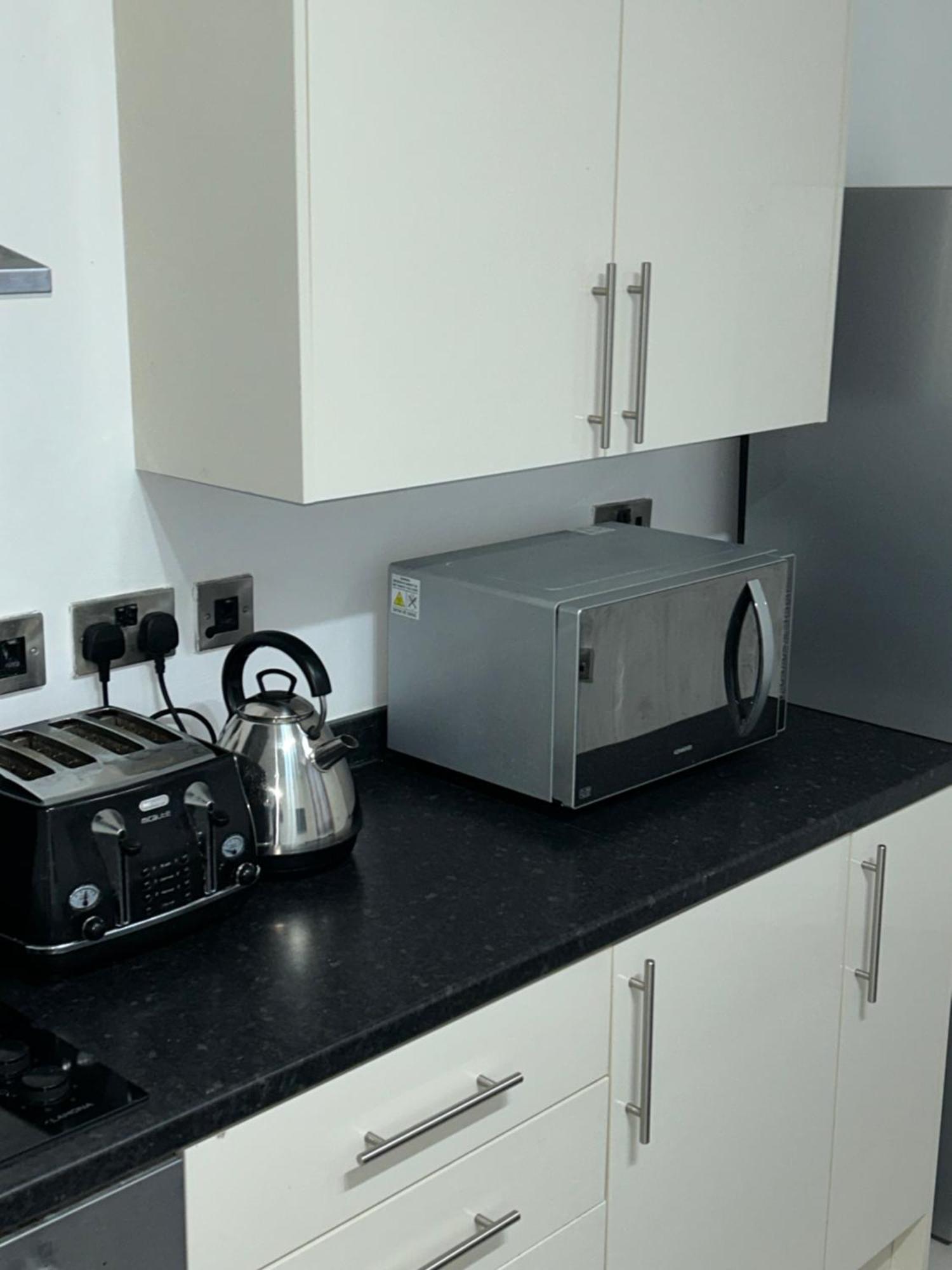 Lovely 1 Bed Apartment In Salford マンチェスター エクステリア 写真