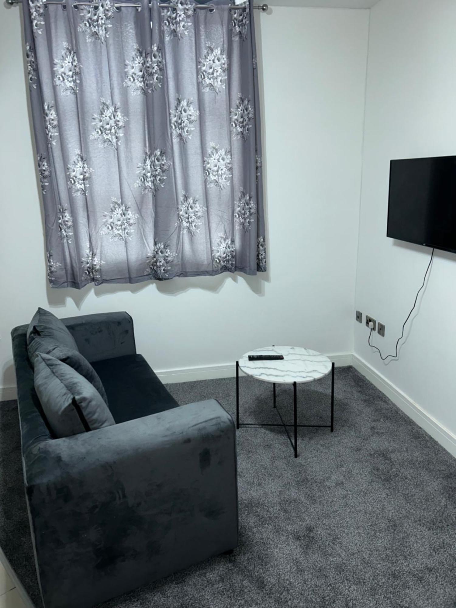 Lovely 1 Bed Apartment In Salford マンチェスター エクステリア 写真
